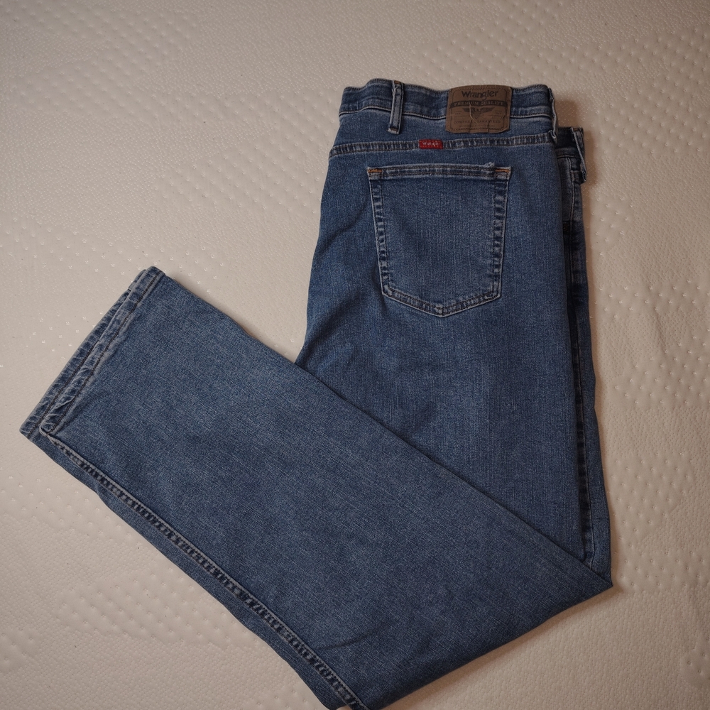 Wrangler Men's Relaxed Fit Denim Jeans - Picture 10 of 10